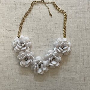 Elegant White Floral Necklace
